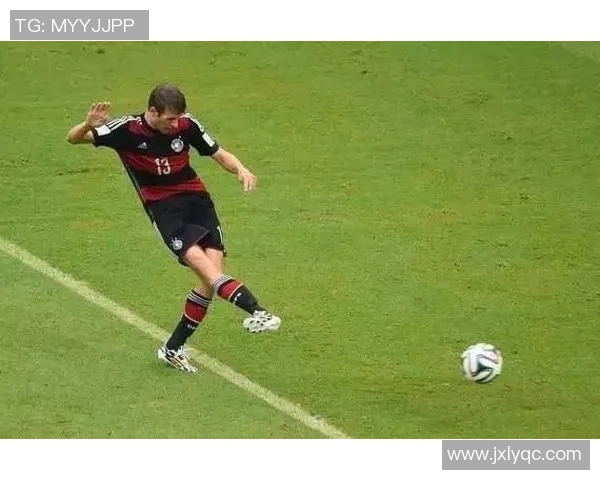 足球明星们的射门速度之快让人惊叹他们如何在瞬间改变比赛局势